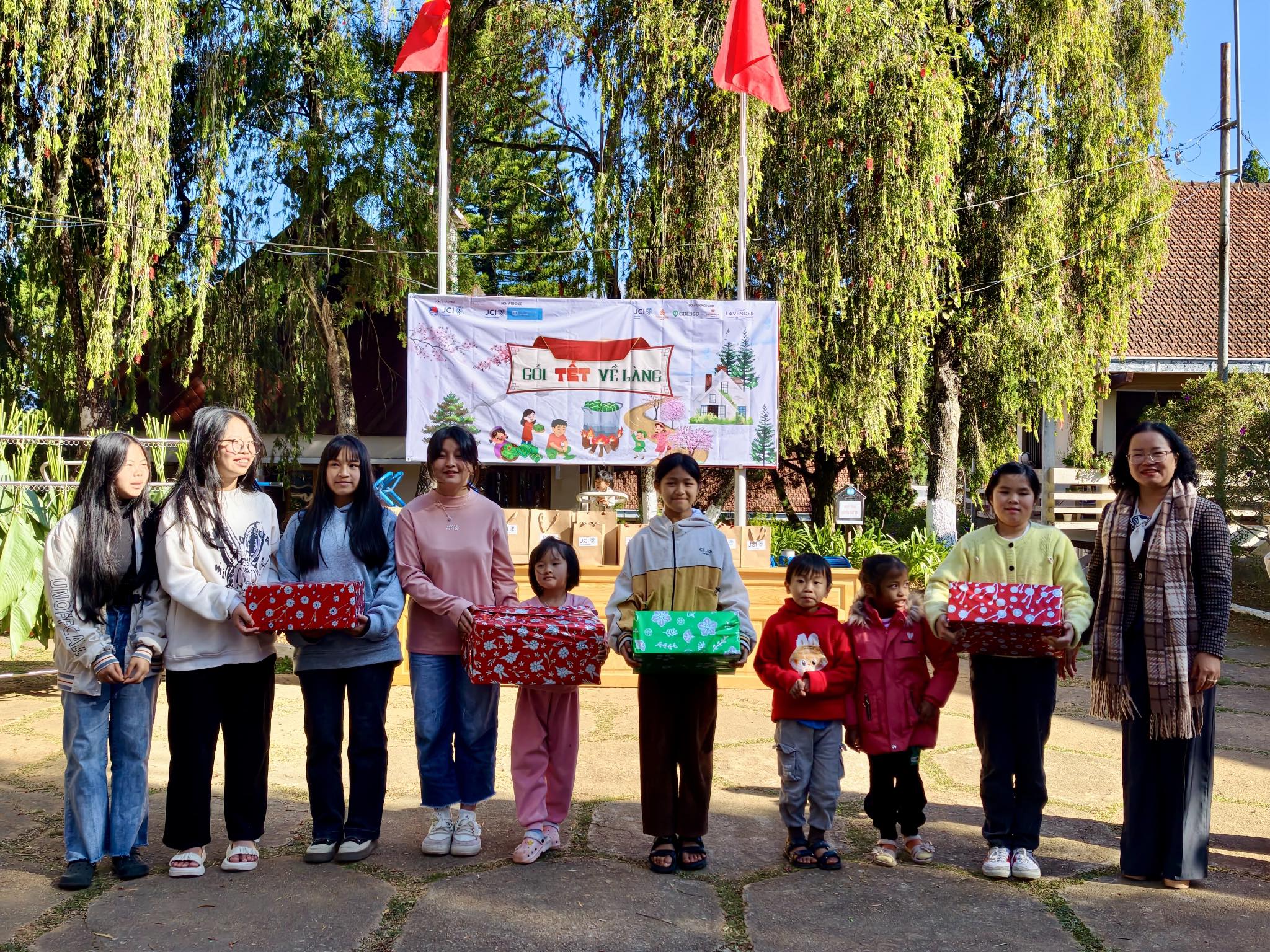 Gói Tết về Làng – Khi yêu thương được lan tỏa