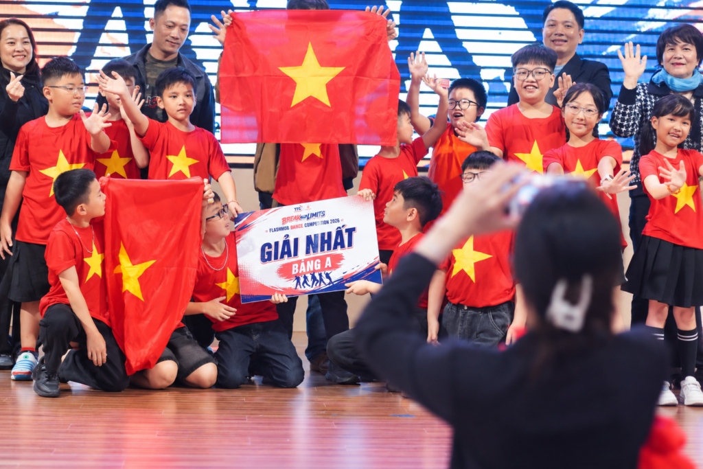 Vinh danh nỗ lực trên sân khấu